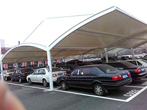 鋼<font color='red'>膜結(jié)構(gòu)車棚</font>特點(diǎn)，怪不得越來(lái)越多人選擇！(圖文)