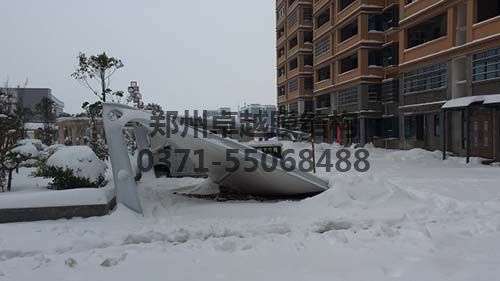 某小區被積雪壓塌的膜結構車棚