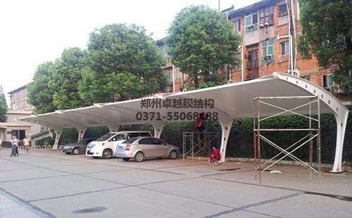 某小區的膜結構車棚