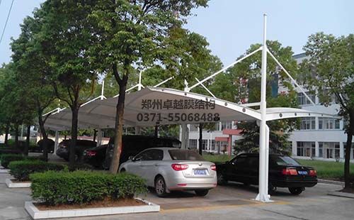 膜結構車棚出現色差