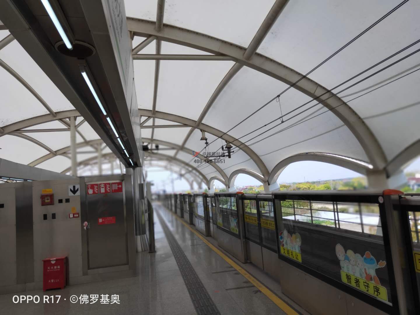 上海浦東新區(qū)遠東大道地鐵站PTFE膜結構