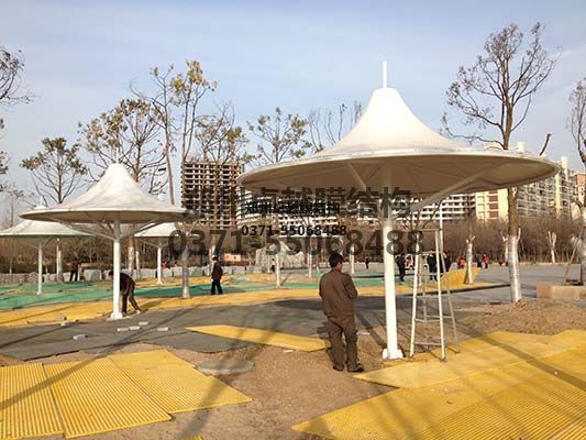 西安張拉膜遮陽棚生產廠家設計施工【西安鐵道學校張拉膜遮陽棚】等項目